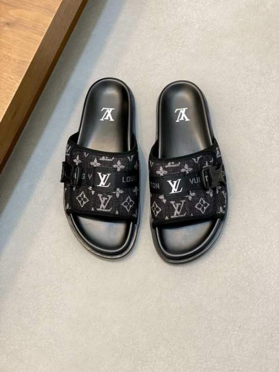 Picture of Louis Vuitton Slippers _SKULVsz38-46hnh03221029